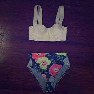KATE SPADE NWOT Medium swim top.